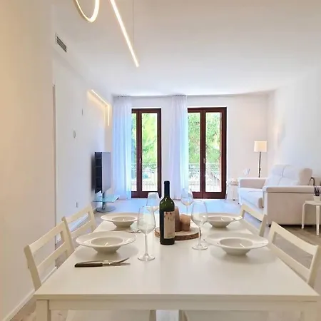 Minimal Chic Wi-fi Clima Apartment