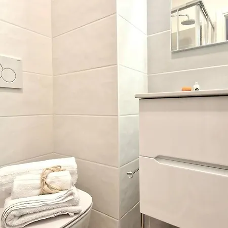 Minimal Chic Wi-fi Clima Apartment *